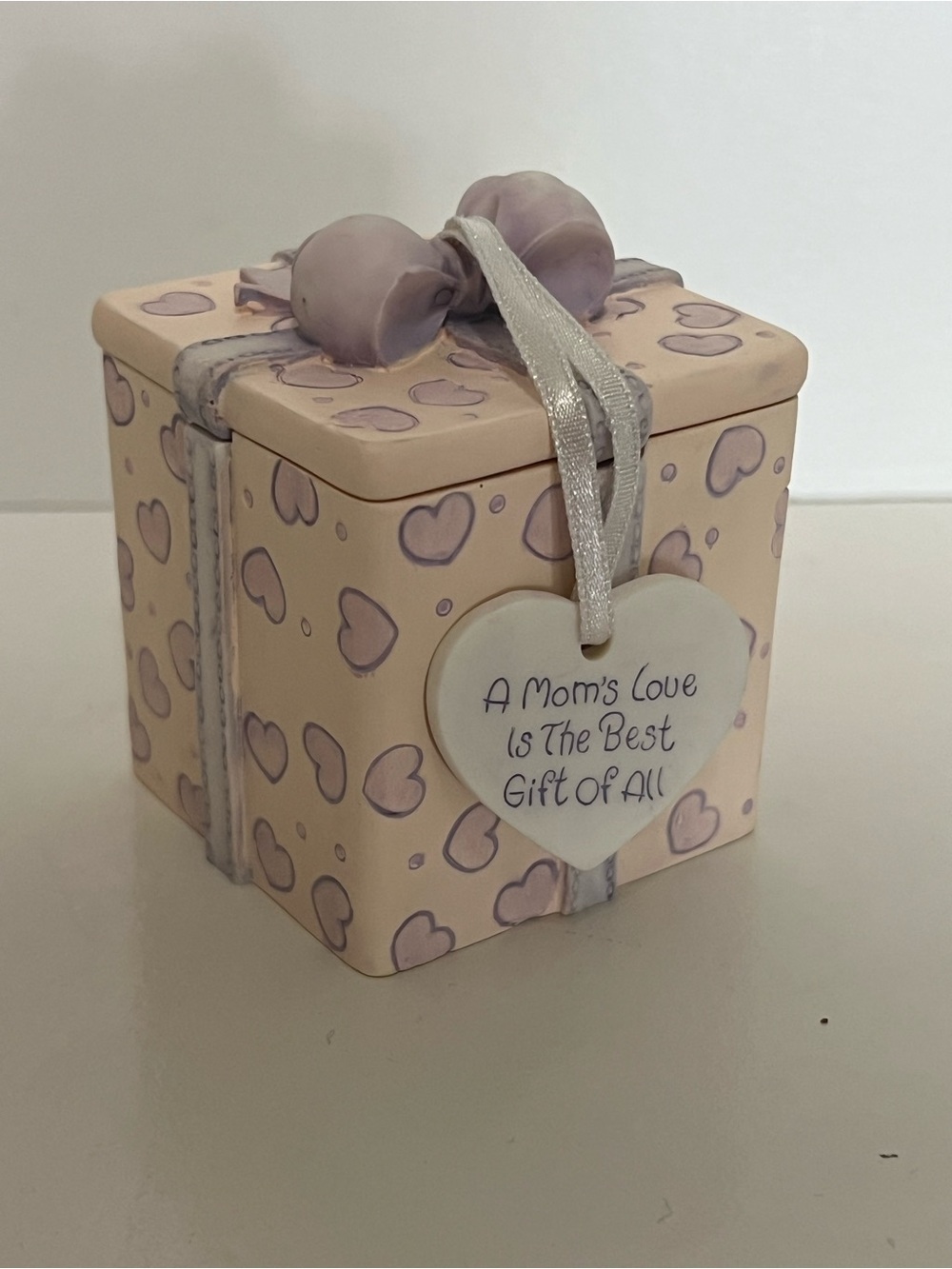 Previous Moments “A Mom’s Love Is The Best Gift Of All” trinket box